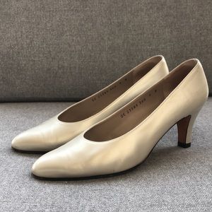 SALAVATORE FERRAGAMO Opalescent Ivory Smooth Leather Pumps